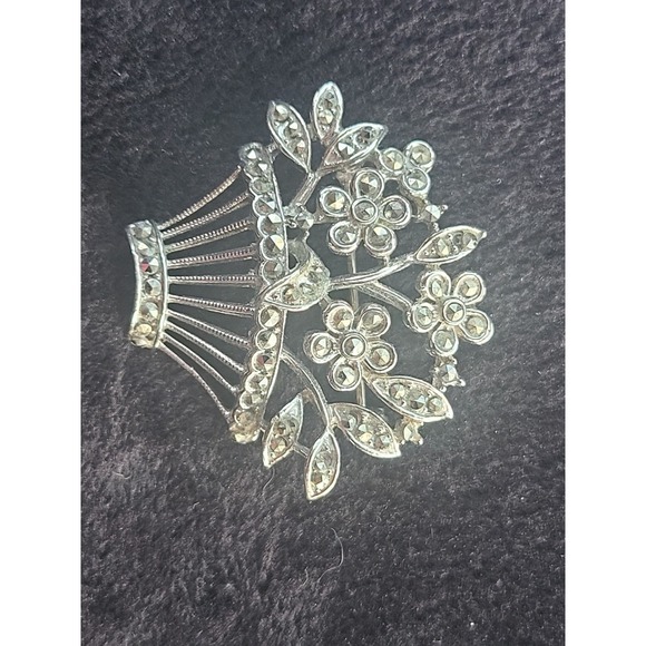 Vintage Lisner Silver Tone Rhinestone Open Work Basket  Flowers Brooch pin‎ - Picture 4 of 9